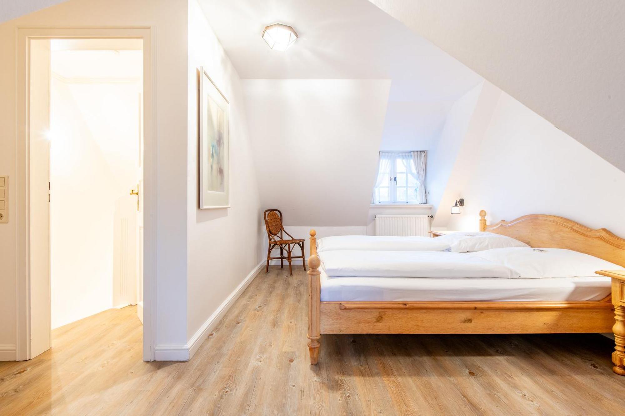 Friesenhaus Kaeptn Hahn Hausteil 03 Holiday home Westerland